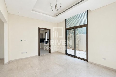 Villa in Nad Al Sheba 1, Nadd Al Sheba, Dubai 5 bedrooms, 697.42 sq.m. № 134161 - photo 6