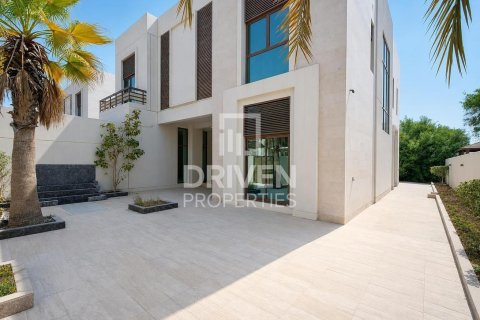 Вилла в Nad Al Sheba 1, Nadd Al Sheba, Дубай, 5 спален, 697.42м², № 134161
