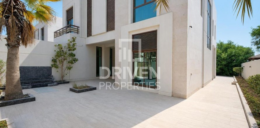 Villa in Nad Al Sheba 1, Nadd Al Sheba, Dubai 5 bedrooms, 697.42 sq.m. № 134161