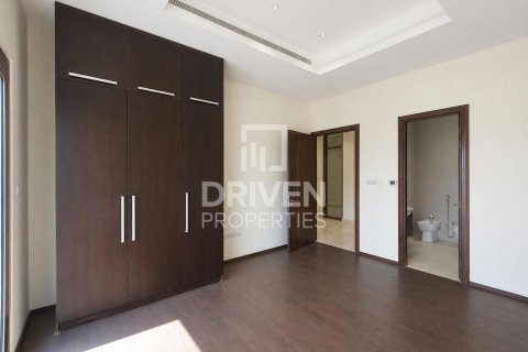 Villa in Nad Al Sheba 1, Nadd Al Sheba, Dubai 5 bedrooms, 697.42 sq.m. № 134161 - photo 24