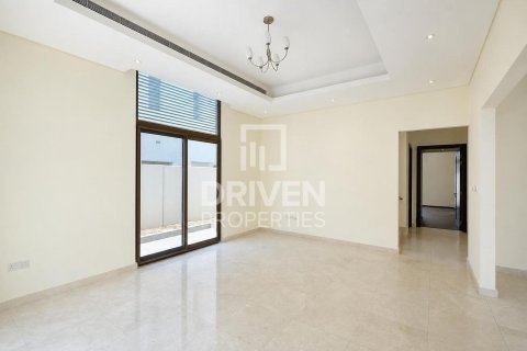 Villa in Nad Al Sheba 1, Nadd Al Sheba, Dubai 5 bedrooms, 697.42 sq.m. № 134161 - photo 4
