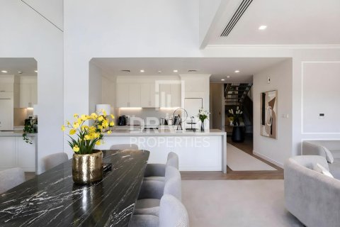 Townhouse in Jumeirah, Dubai 4 bedrooms, 263.19 sq.m. № 138282 - photo 13