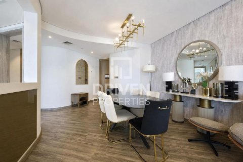 Снять в аренду квартиру в DAMAC Towers by Paramount, Бизнес-Бэй, Дубай: 3 спальни, 162.02м², № 138742 - фото 3