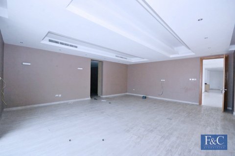 Villa in Al Warqa'a, Dubai 7 bedrooms, 1087 sq.m. № 103787 - photo 18