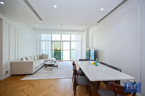Снять в аренду квартиру в The Crescent, Пальма Джумейра, Дубай: 2 спальни, 122м², № 103786 - фото 18