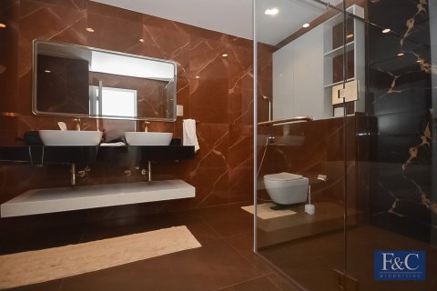 Снять в аренду квартиру в The Crescent, Пальма Джумейра, Дубай: 2 спальни, 122м², № 103786 - фото 8