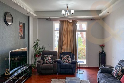 Appartement à Motor City, Dubai, 2 chambres, 135 m², № 60725