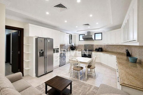 Вилла в Garden Homes, Пальма Джумейра, Дубай, 4 спальни, 620.78м², № 137167