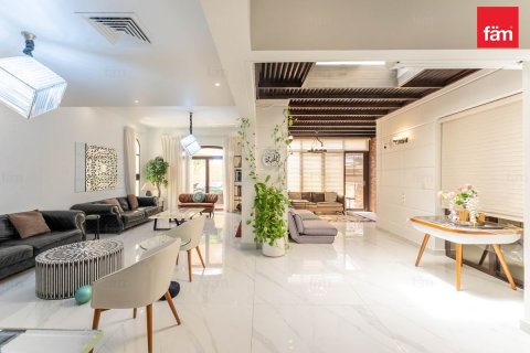 Villa in Dubai 4 bedrooms, 624.8 sq.m. № 122000 - photo 7