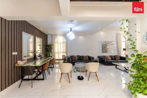 Villa in Dubai 4 bedrooms, 624.8 sq.m. № 122000 - photo 3