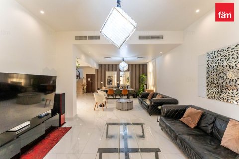 Villa in Dubai 4 bedrooms, 624.8 sq.m. № 122000 - photo 8
