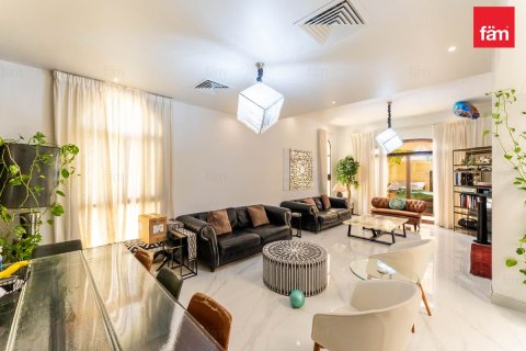 Villa à Dubai, 4 chambres, 624.8 m², № 122000