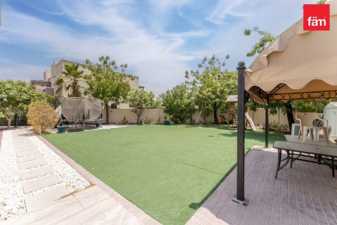 Villa in Dubai 4 bedrooms, 624.8 sq.m. № 122000 - photo 14