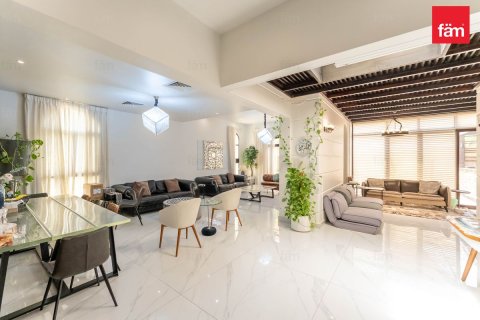 Villa in Dubai 4 bedrooms, 624.8 sq.m. № 122000 - photo 11