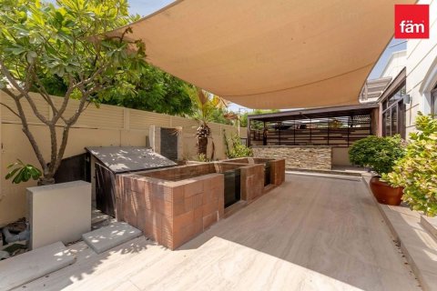 Villa in Dubai 4 bedrooms, 624.8 sq.m. № 122000 - photo 20