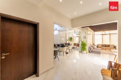 Villa in Dubai 4 bedrooms, 624.8 sq.m. № 122000 - photo 6