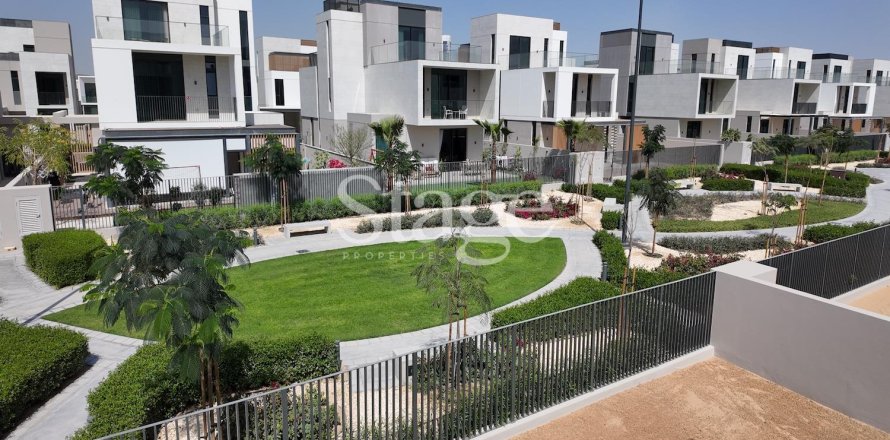 Вилла в Arabian Ranches 3, Дубай, 4 спальни, 457м², № 139978
