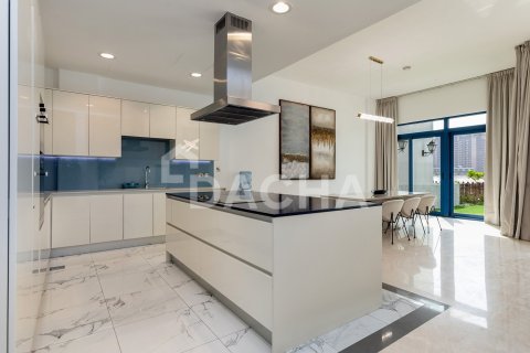 Villa in Palma Residences, Palm Jumeirah, Dubai 5 bedrooms, 310 sq.m. № 115716 - photo 5