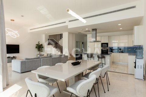 Villa in Palma Residences, Palm Jumeirah, Dubai 5 bedrooms, 310 sq.m. № 115716 - photo 8