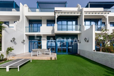 Villa in Palma Residences, Palm Jumeirah, Dubai 5 bedrooms, 310 sq.m. № 115716 - photo 25