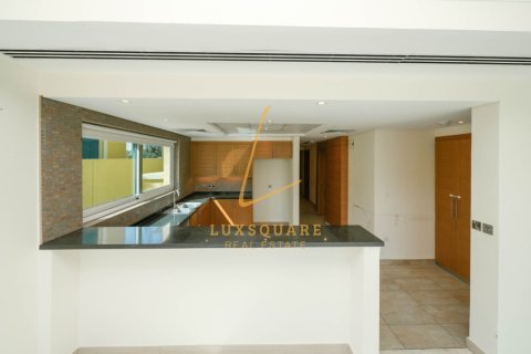 Villa en Jumeirah Park, Dubai, 4 dormitorios, 511 m², № 115244 - foto 2