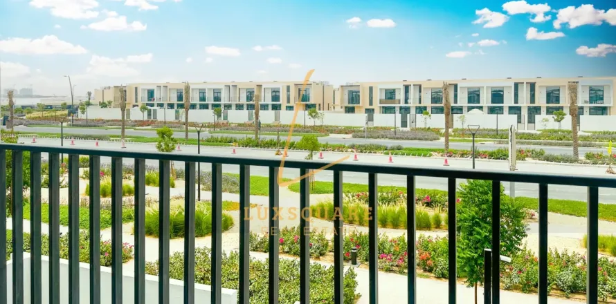 Вилла в Dubai South (Dubai World Central), Дубай, 4 спальни, 237м², № 115249