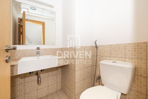 Снять в аренду квартиру в Barsha Heights (Tecom), Дубай: 2 спальни, 128.02м², № 129903 - фото 16