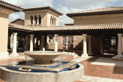Villa in Jumeirah Golf Estates, Dubai 5 bedrooms, 263 sq.m. № 122188 - photo 11