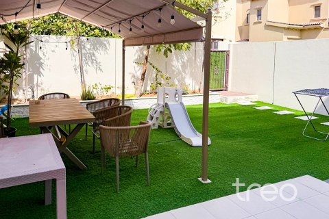 Villa in Reem, Dubai 3 bedrooms, 200.3 sq.m. № 139955 - photo 12