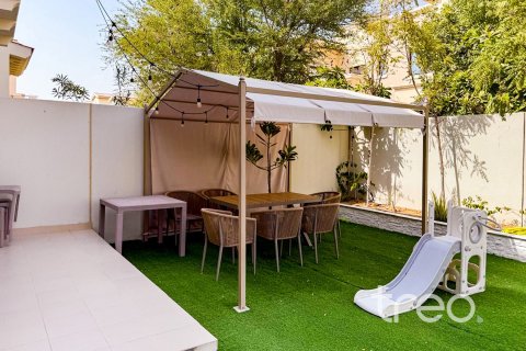 Villa in Reem, Dubai 3 bedrooms, 200.3 sq.m. № 139955 - photo 13