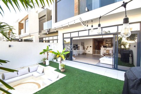 Townhouse in Jumeirah Golf Estates, Dubai 4 bedrooms, 320 sq.m. № 44941 - photo 3