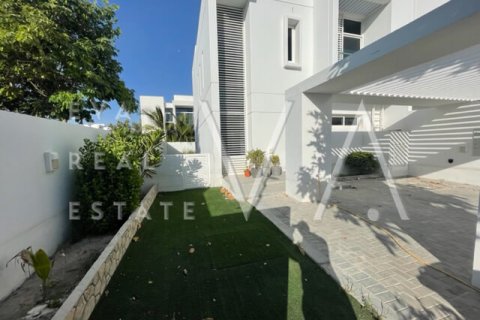 Снять в аренду таунхаус в Дубае: 3 спальни, 263.99м², № 52628 - фото 20