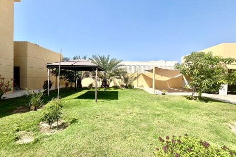 Villa in Al Barsha, Dubai 6 bedrooms, 1393.5 sq.m. № 52619 - photo 24