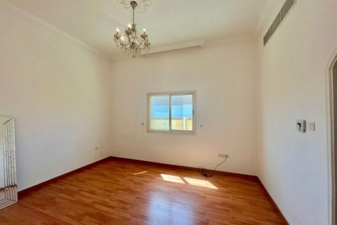 Villa in Al Barsha, Dubai 6 bedrooms, 1393.5 sq.m. № 52619 - photo 25