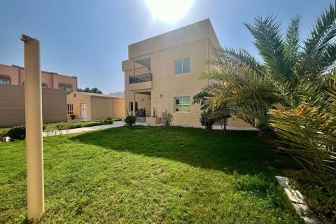 Villa in Al Barsha, Dubai 6 bedrooms, 1393.5 sq.m. № 52619