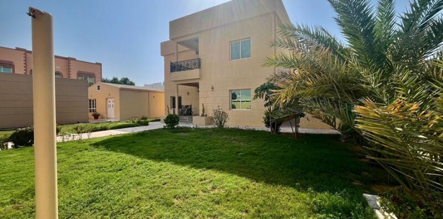 Villa in Al Barsha, Dubai 6 bedrooms, 1393.5 sq.m. № 52619