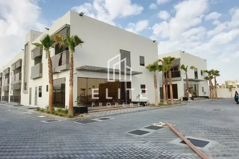 Building in Dubai 4792 sq.m. № 38805 - photo 2