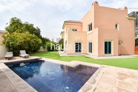 Villa à Dubai Sports City, Dubai, 5 chambres, 357 m², № 43660