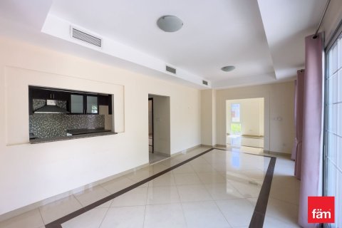 Villa in Dubai 5 bedrooms, 658.6 sq.m. № 112926 - photo 2