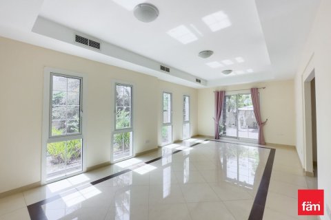 Villa in Dubai 5 bedrooms, 658.6 sq.m. № 112926 - photo 3