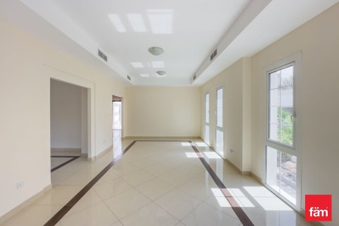 Villa à Dubai, 5 chambres, 658.6 m², № 112926