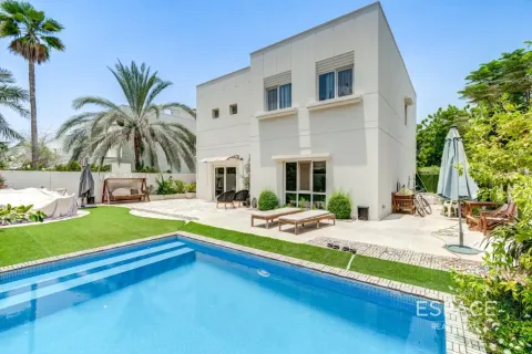 Villa in Meadows, Dubai 3 bedrooms, 307 sq.m. № 122602
