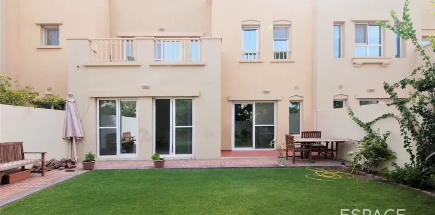 Вилла в The Lakes, Дубай, 3 спальни, 237м², № 122453