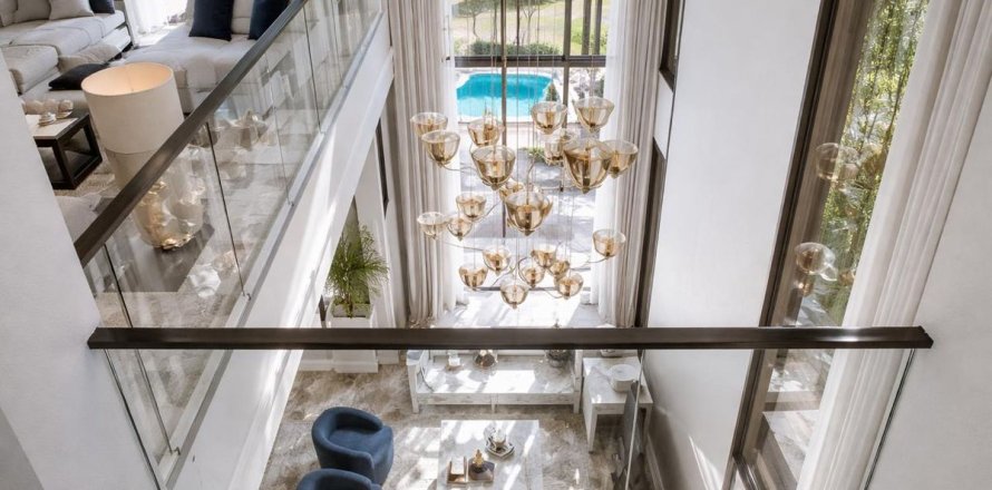 Villa in Dubai 5 bedrooms, 627 sq.m. № 94941