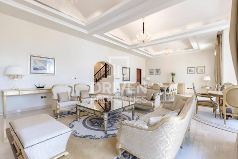 Вилла в The Crescent, Пальма Джумейра, Дубай, 5 спален, 631.55м², № 136870