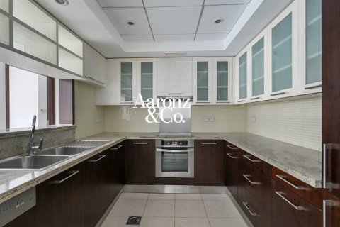 Снять в аренду квартиру в Даунтаун Дубай (Даунтаун Бурдж Дубай), Дубай: 1 спальня, 79м², № 123208 - фото 7