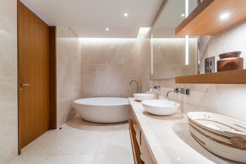 Apartment in Dubai 4 bedrooms, 538 sq.m. № 123821 - photo 18