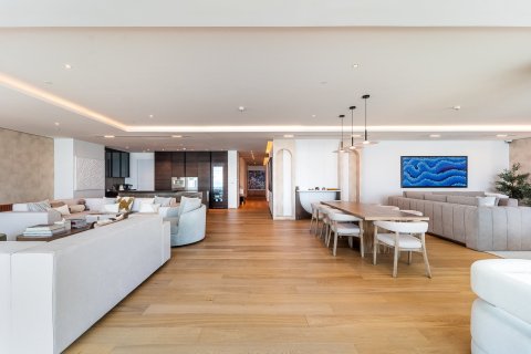 Apartment in Dubai 4 bedrooms, 538 sq.m. № 123821 - photo 12