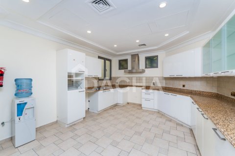 Villa en Garden Homes, Palm Jumeirah, Dubai, 5 dormitorios, 465 m², № 133254 - foto 24