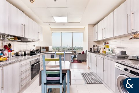 Apartment in Jumeirah Lake Towers, Dubai 2 bedrooms, 189 sq.m. № 74864 - photo 8